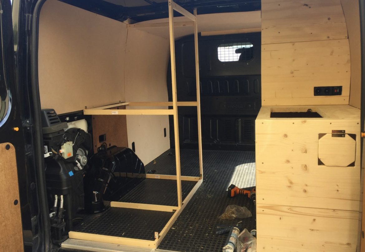 Camper Ausbau mit Holz