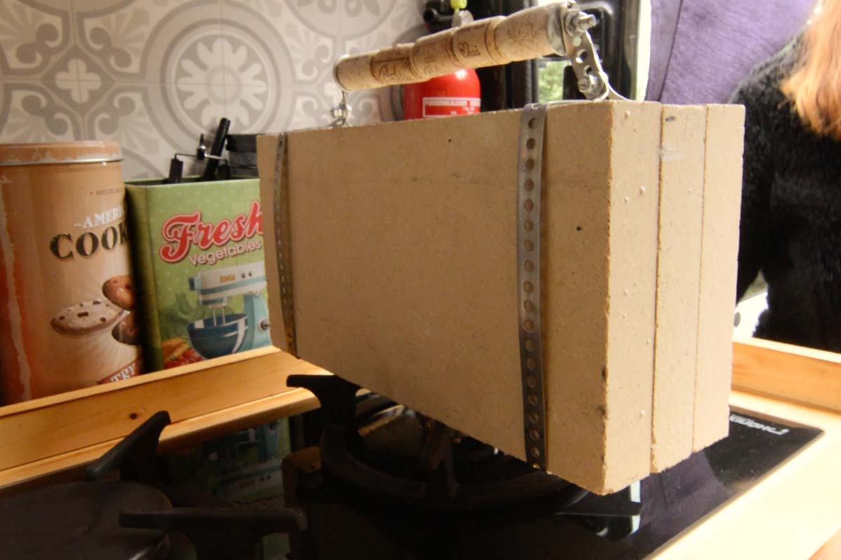 Schamottstein als Wärmespeicher im Campervan