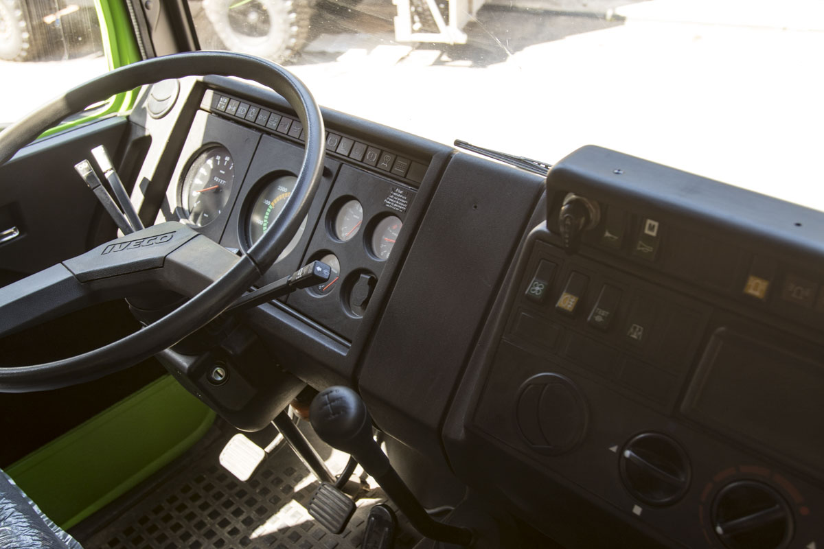 Cockpit aufgefrischt mit Plast PT Kunststofffärber