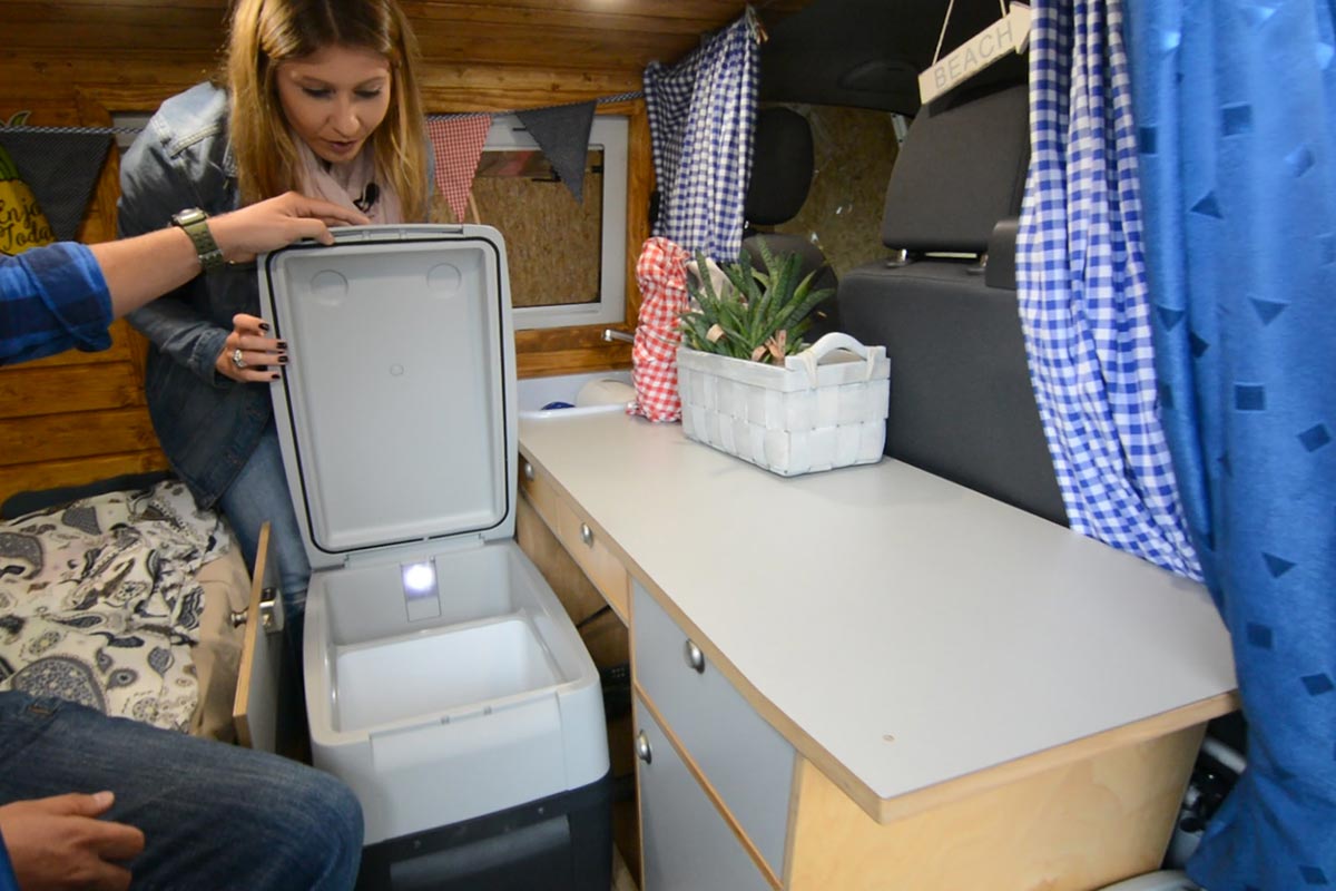 Dometic Compressor Kühlbox in der Campervan Küche