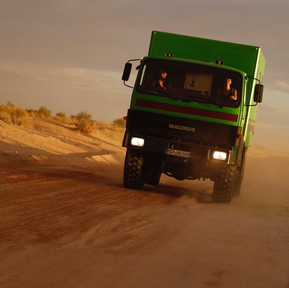 Iveco 90-16 Reisemobil auf der Piste