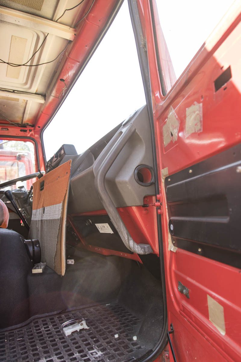 Cockpit aufbereiten - Kunststoffe werden mit Plast PT gefärbt