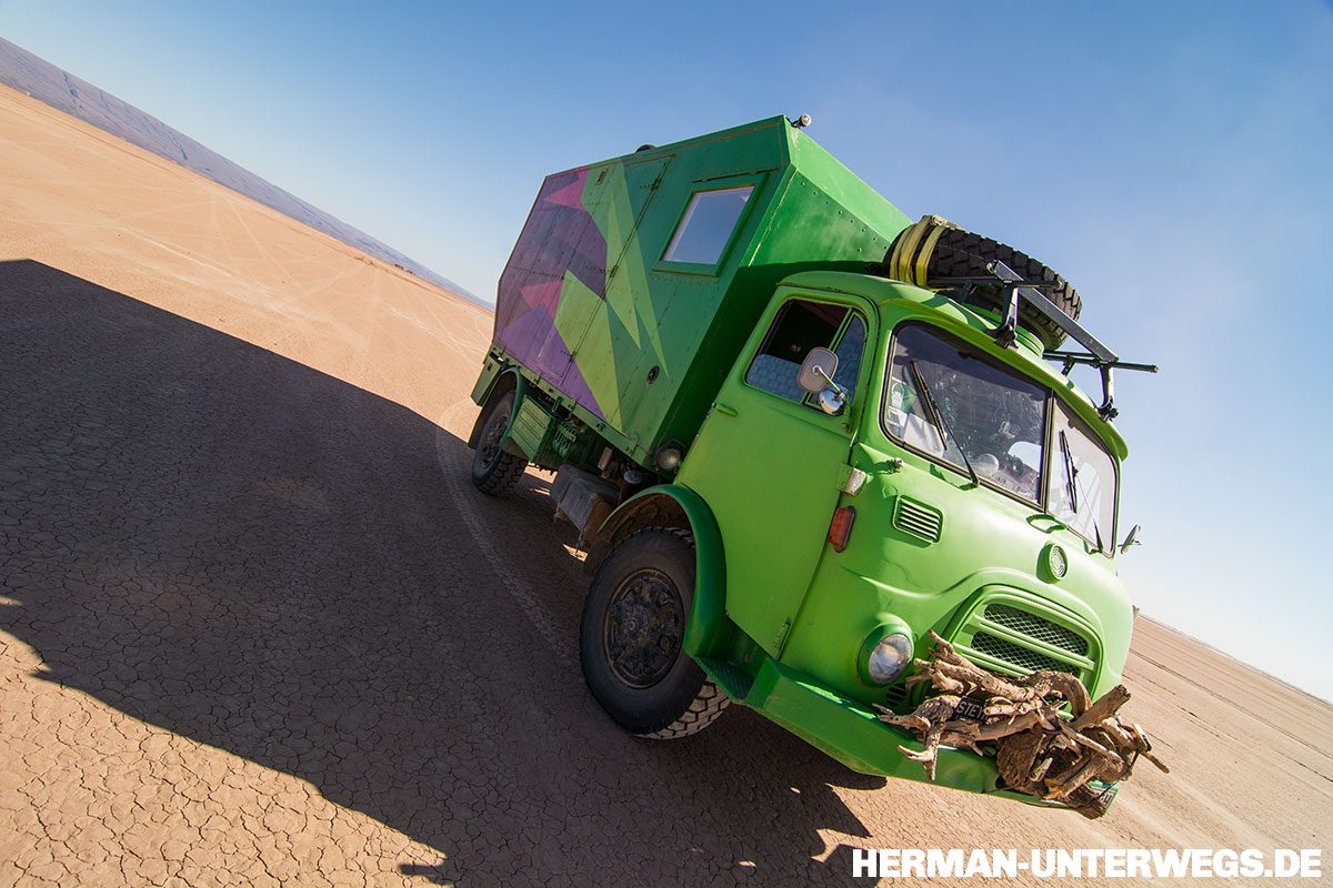 Steyr 680 auf dem Lac Iriki