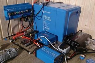 LiFePo4 Batterie und Solaranlagenkomponenten von Victron Energy