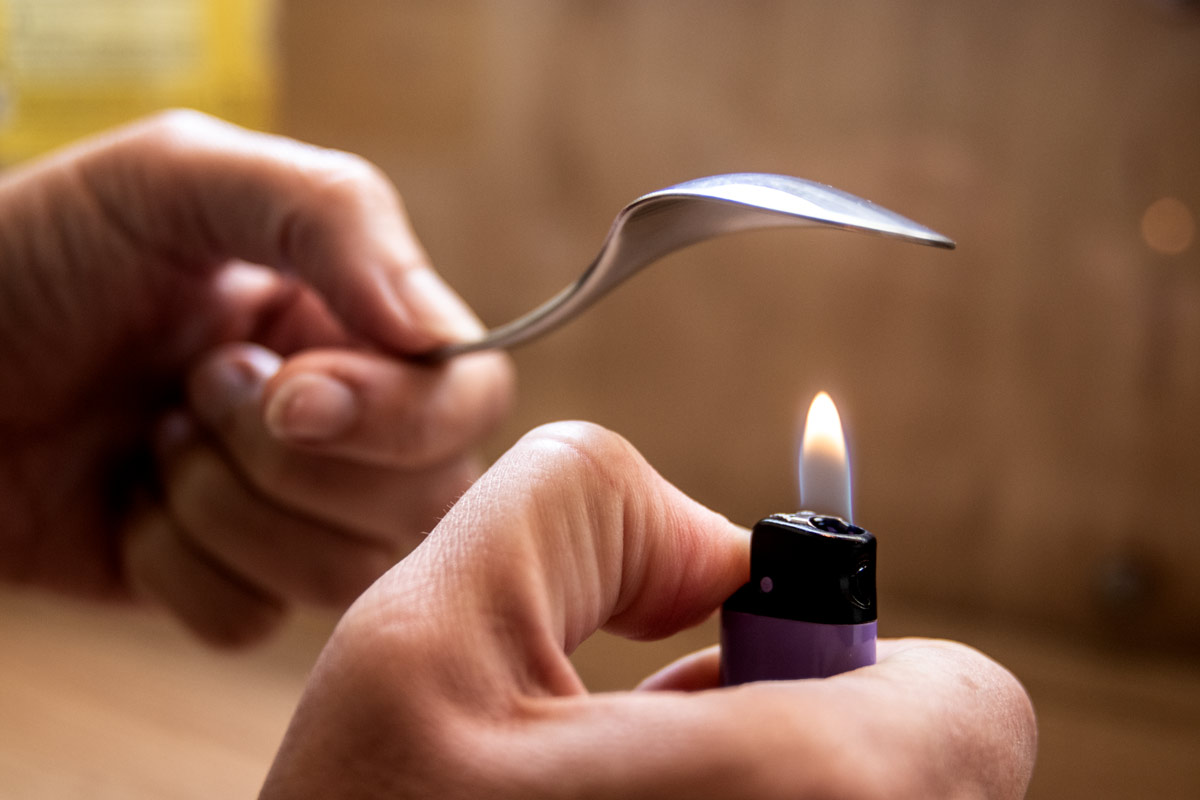 Juckreiz nach Mückenstichen los werden mit einem heißen Löffel