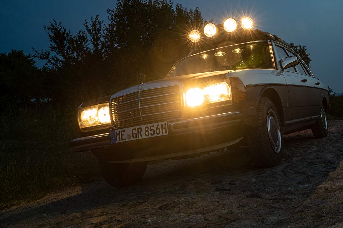 Mercedes W123 mit Rallye Fernscheinwerfern