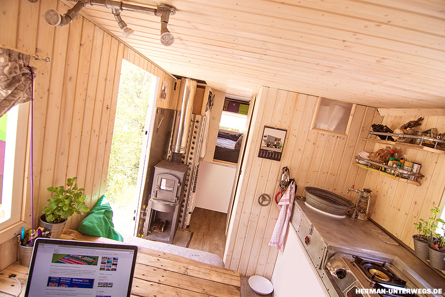 Wohnmobil mit Holzofen selbst gebaut